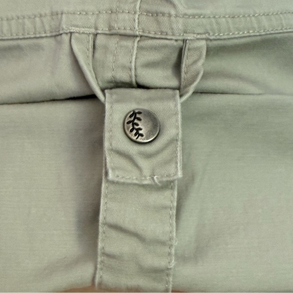 Columbia Light Tan Cargo Pants roll up snaps cropped size 10 women’s - Picture 6 of 11